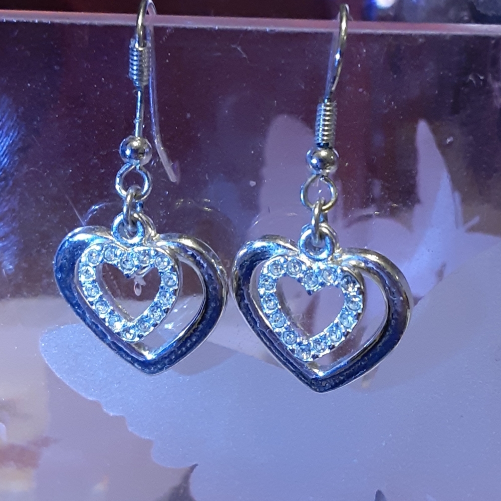 1.5 inch double heart silver earrings - Picture 1 of 3
